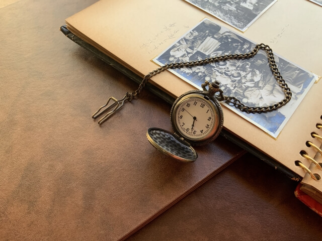 思い出の写真と懐中時計