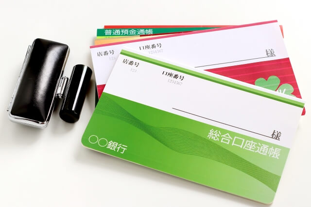 銀行通帳と印鑑