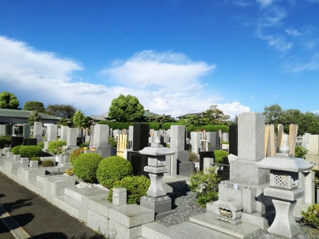 整備された霊園の墓地