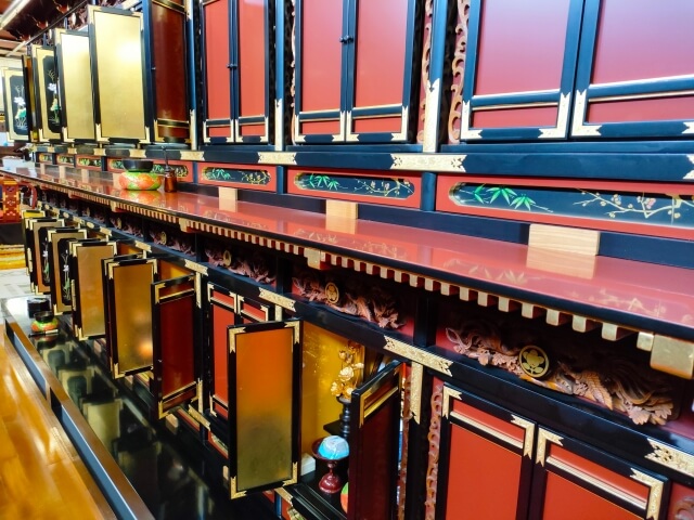 屋内型の納骨堂の安置スペース