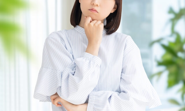 話を切り出すか悩んでいる様子