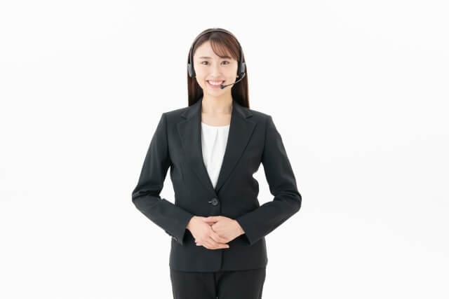 問い合わせ対応をしているスタッフの様子