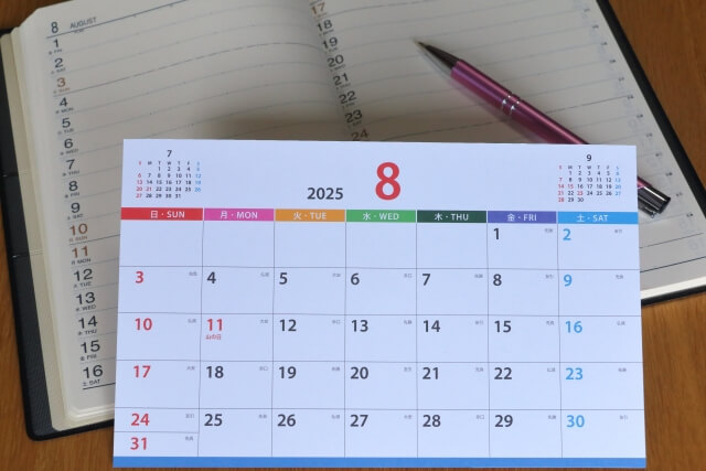 初盆の準備時期を確認するための8月のカレンダー
