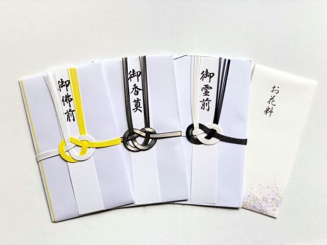 御仏前や御霊前など表書きの異なる香典袋