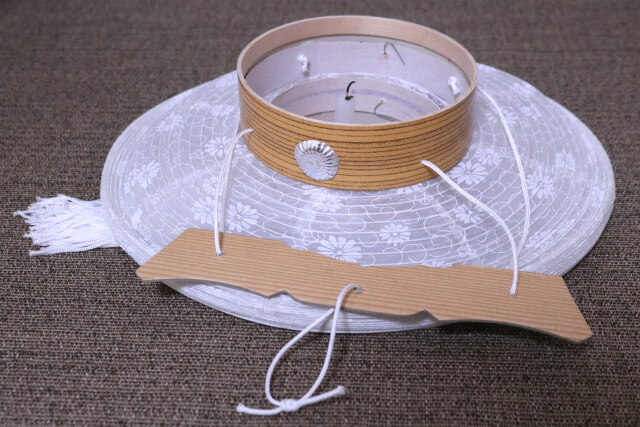 折りたたんだ状態の初盆用の白提灯